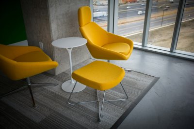 Hoe je een rustieke stijl creëert met moderne elementen